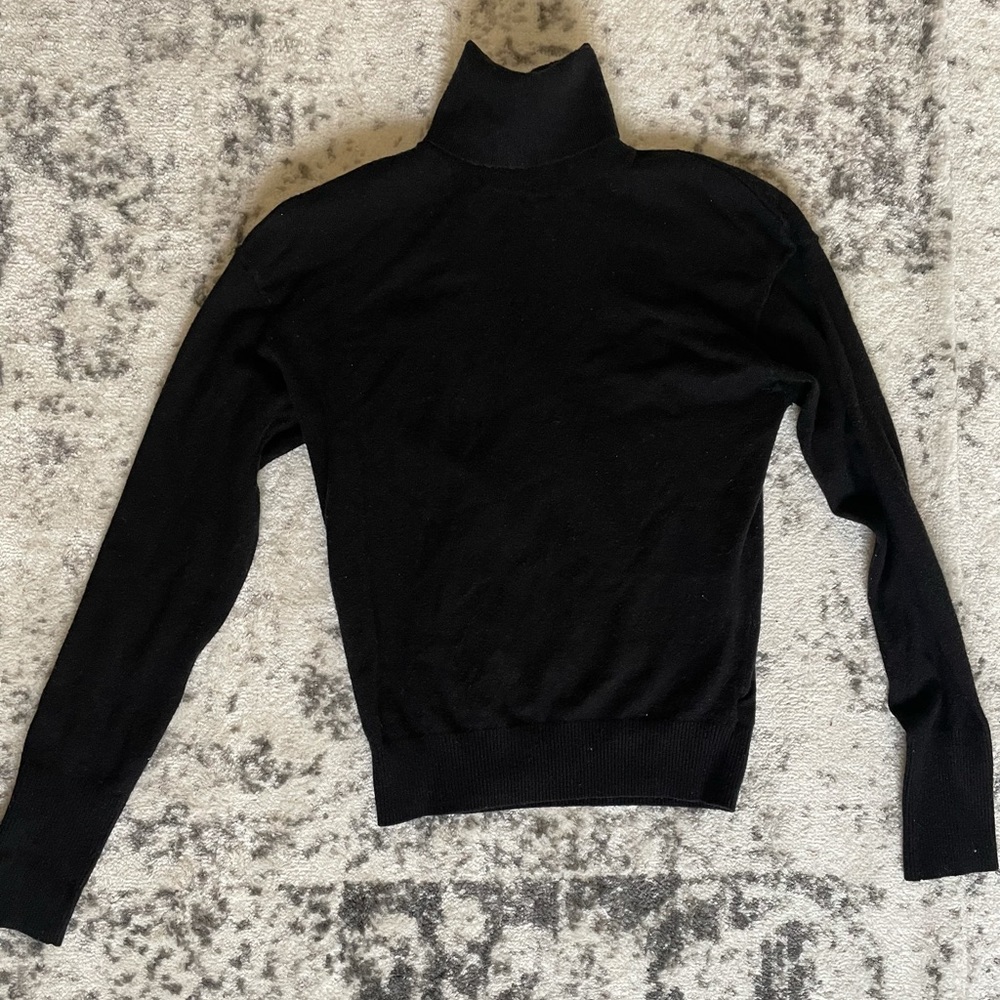 Black loosely fitted turtleneck from Express. Size: XS